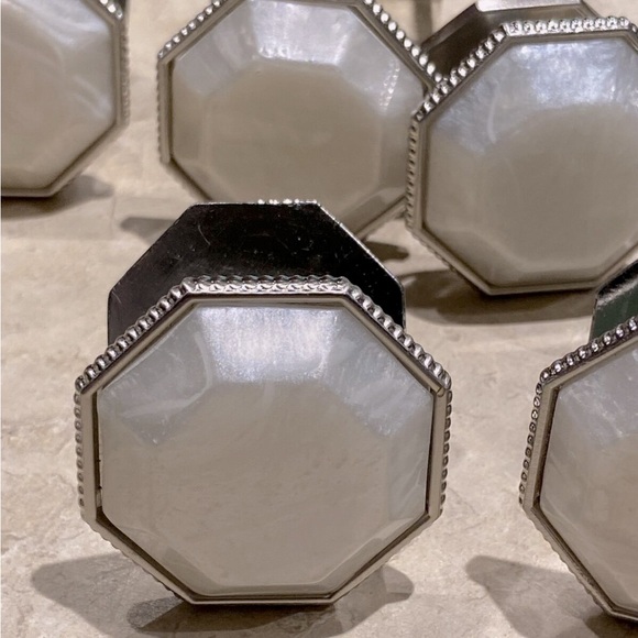 Liberty 1-1/2" Satin Nickel- Faux Capiz Insert Cabinet Knobs (12) P33755C-CPZ-C - Picture 8 of 9